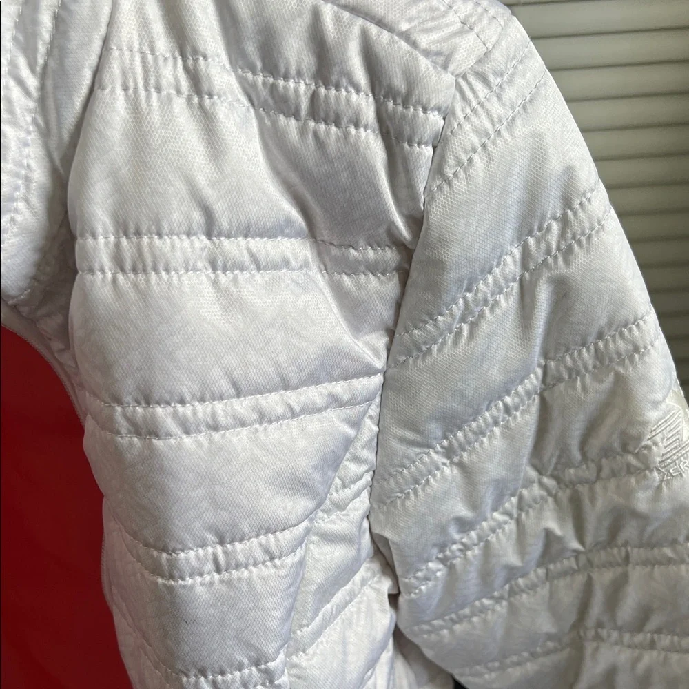 brand new Women's White Puffer Light Weight Jacket - Picture 3 of 4
